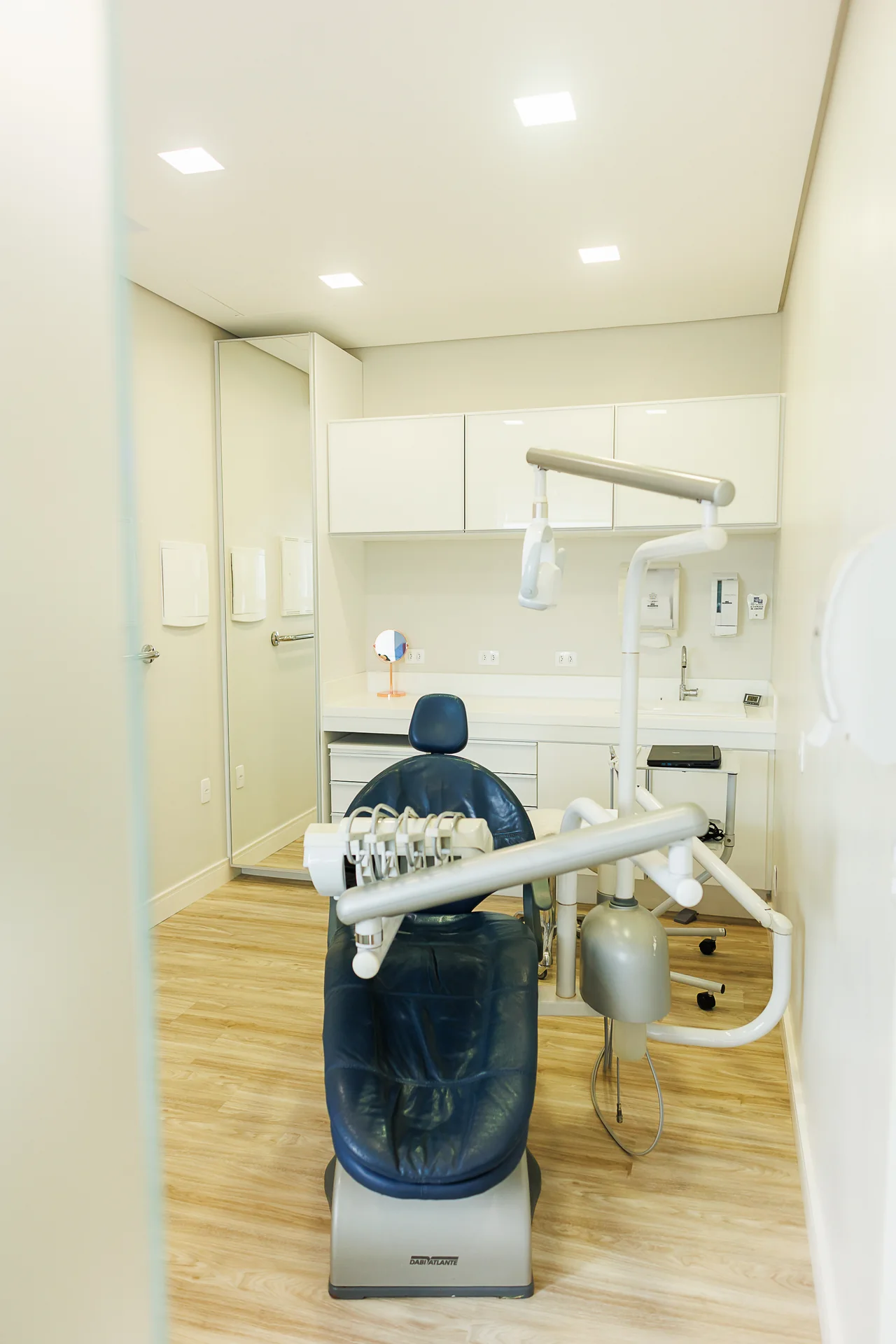 Consultório da clínica odontológica da Dra. Sara Michelon com nova cadeira
